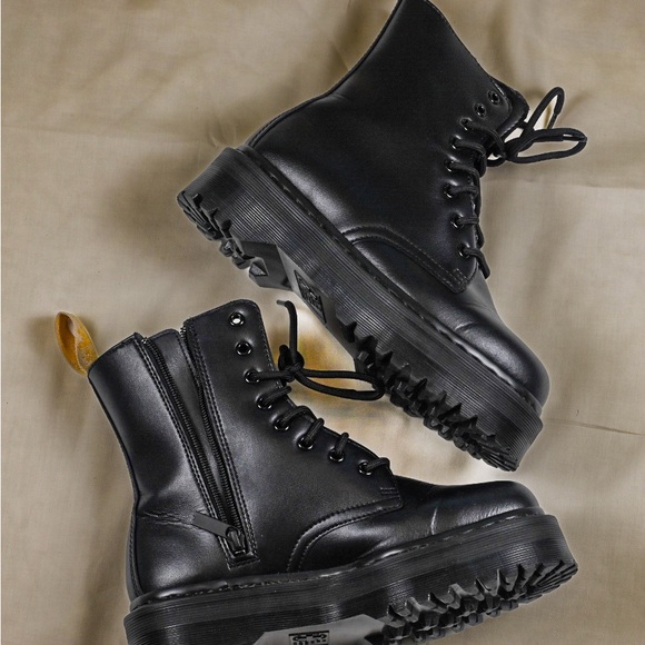 Dr. Martens Black Leather Lace-Up Lug Boots with Side Zip - V Jadon II Mono - Picture 7 of 9